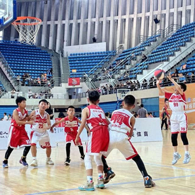 中國最強小學(xué)生？連做夢(mèng)都在拍球，夢(mèng)想打進(jìn)NBA！