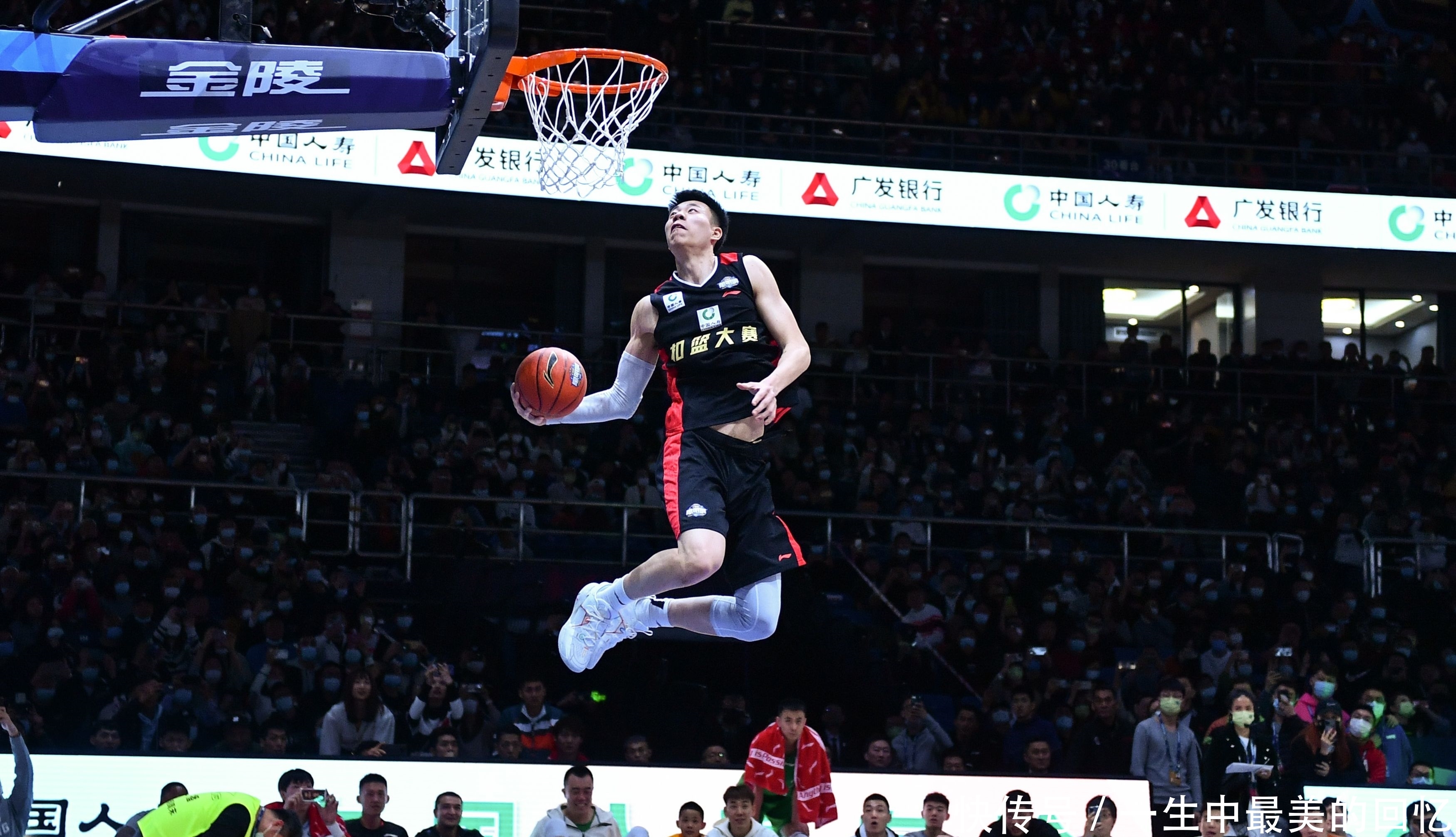 詹姆斯大兒子校友尼文·哈特，落選NBA后，卻火爆中國野球圈