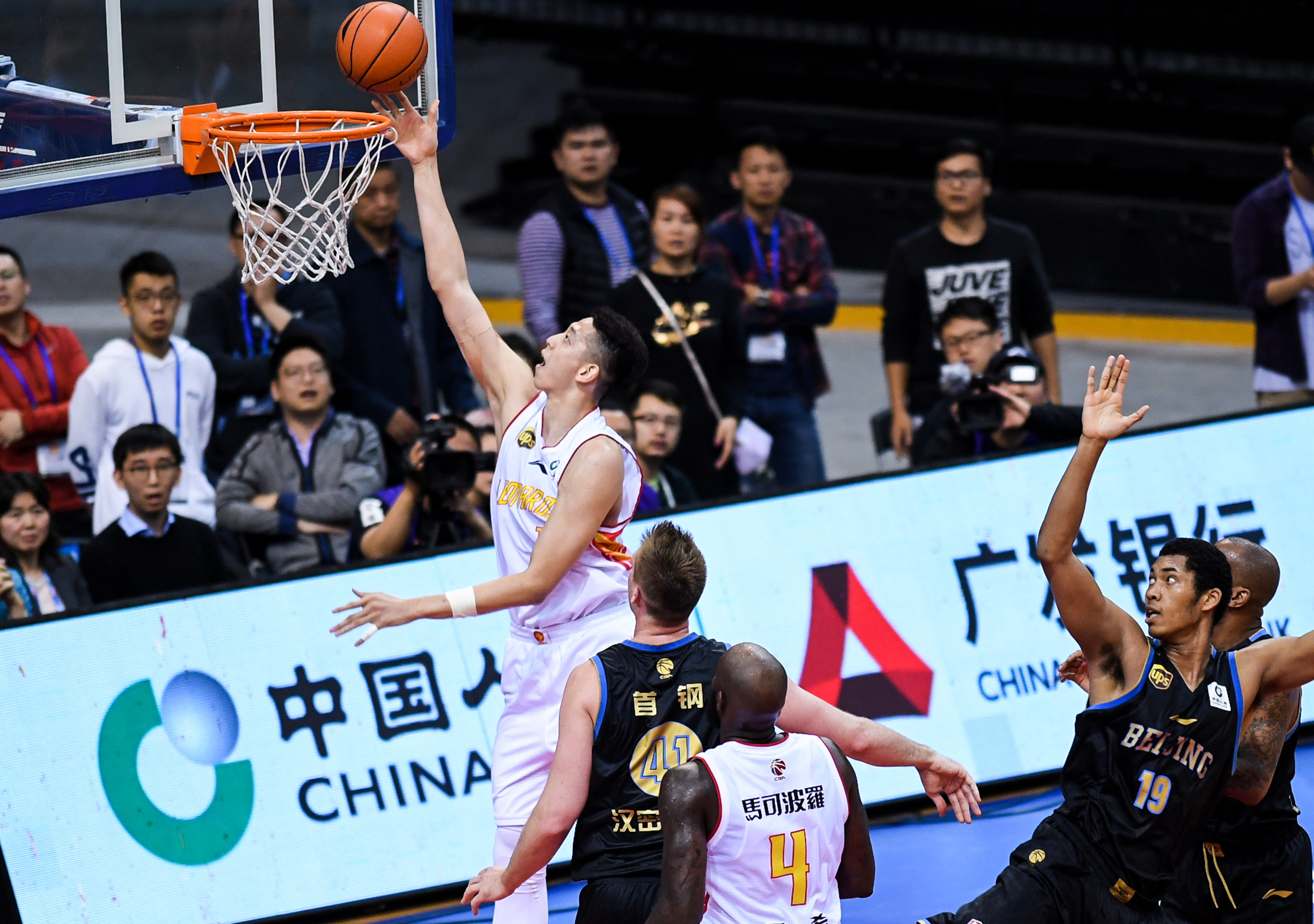 30日NBA杯前瞻：湖人挑戰西部第一 哈登沖3000三分里程碑
